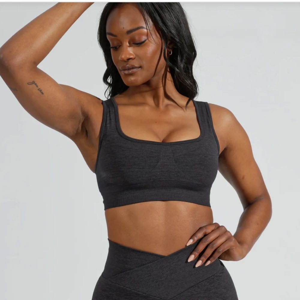 BUFFBUNNY Collection Synergy Seamless Charcoal Sports Bra Size Medium